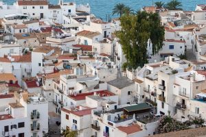 De vrijheid van varen langs de kust van Ibiza